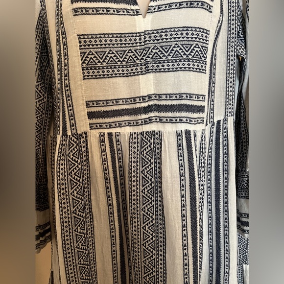 Velvet by Graham and Spencer Soft Aztec Print 'Wear Everywhere’ Dress - Picture 5 of 9